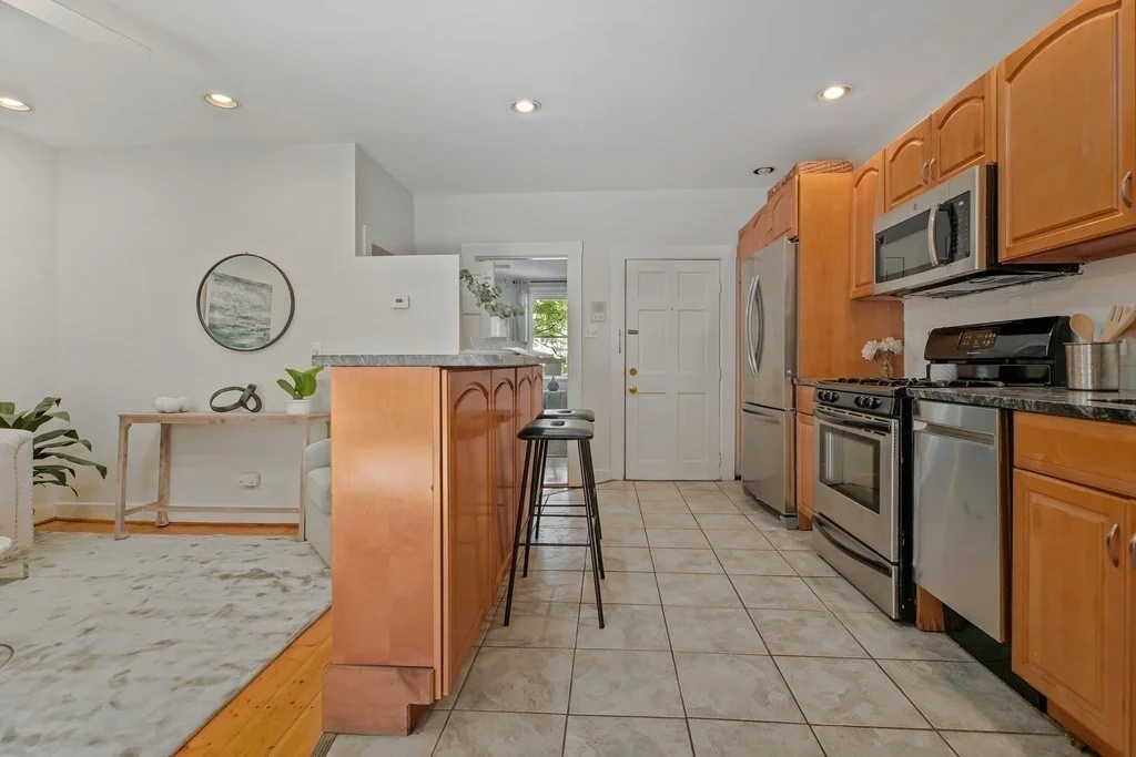 2 bed, 1 bath apartment for rent at 431 E 3rd St Unit 1, South Boston — photo 4 of 9