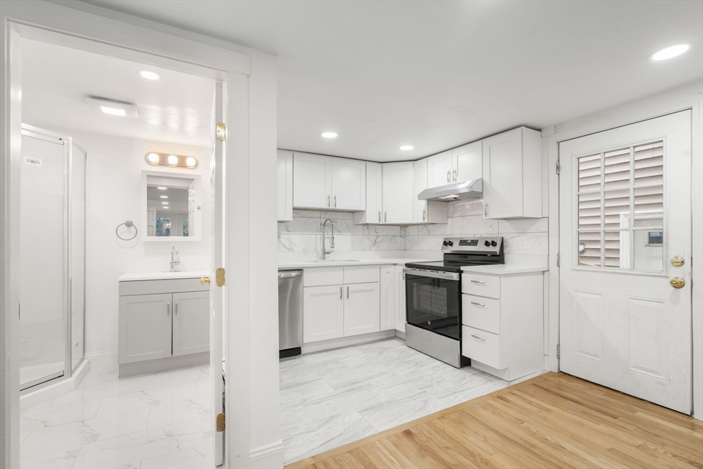 5 bed, 3 bath apartment for rent at 431 East 6th St Unit 1, South Boston — photo 4 of 32