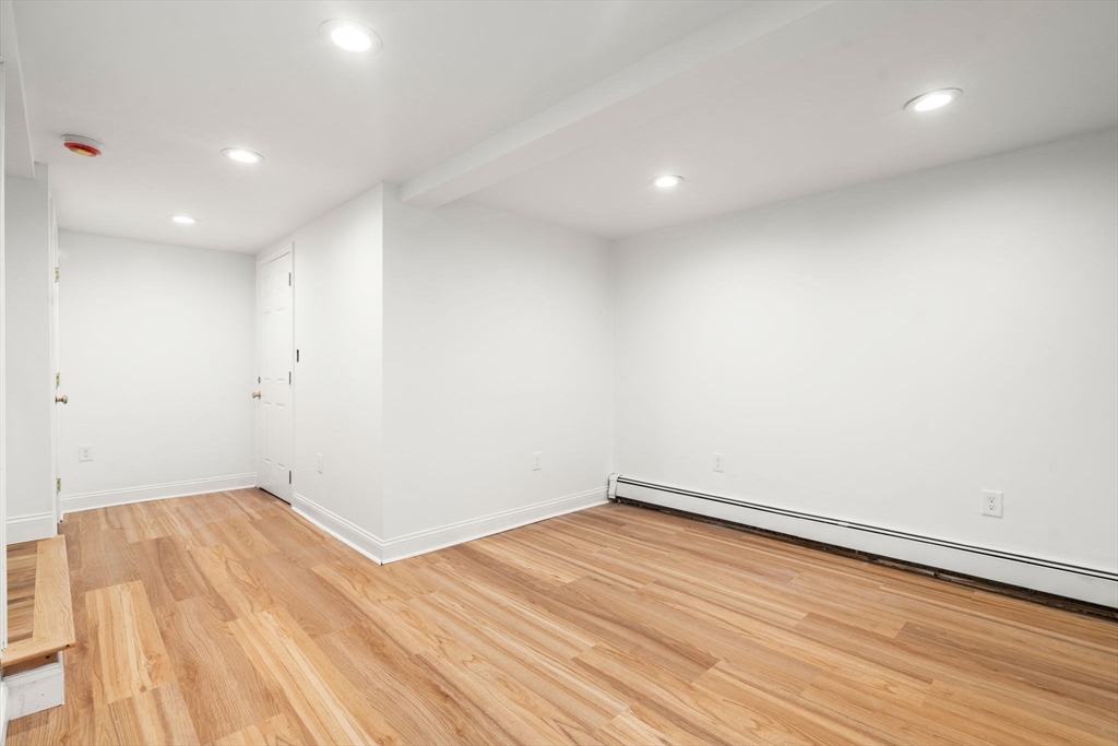 5 bed, 3 bath apartment for rent at 431 East 6th St Unit 1, South Boston — photo 24 of 32