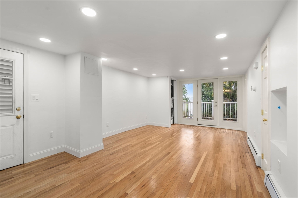 5 bed, 3 bath apartment for rent at 431 East 6th St Unit 1, South Boston — photo 2 of 32