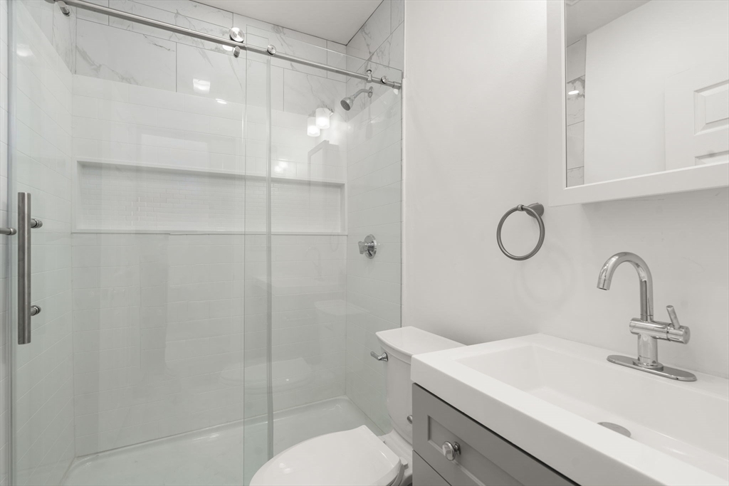 5 bed, 3 bath apartment for rent at 431 East 6th St Unit 1, South Boston — photo 18 of 32