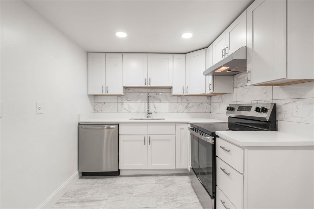 5 bed, 3 bath apartment for rent at 431 East 6th St Unit 1, South Boston — photo 5 of 32