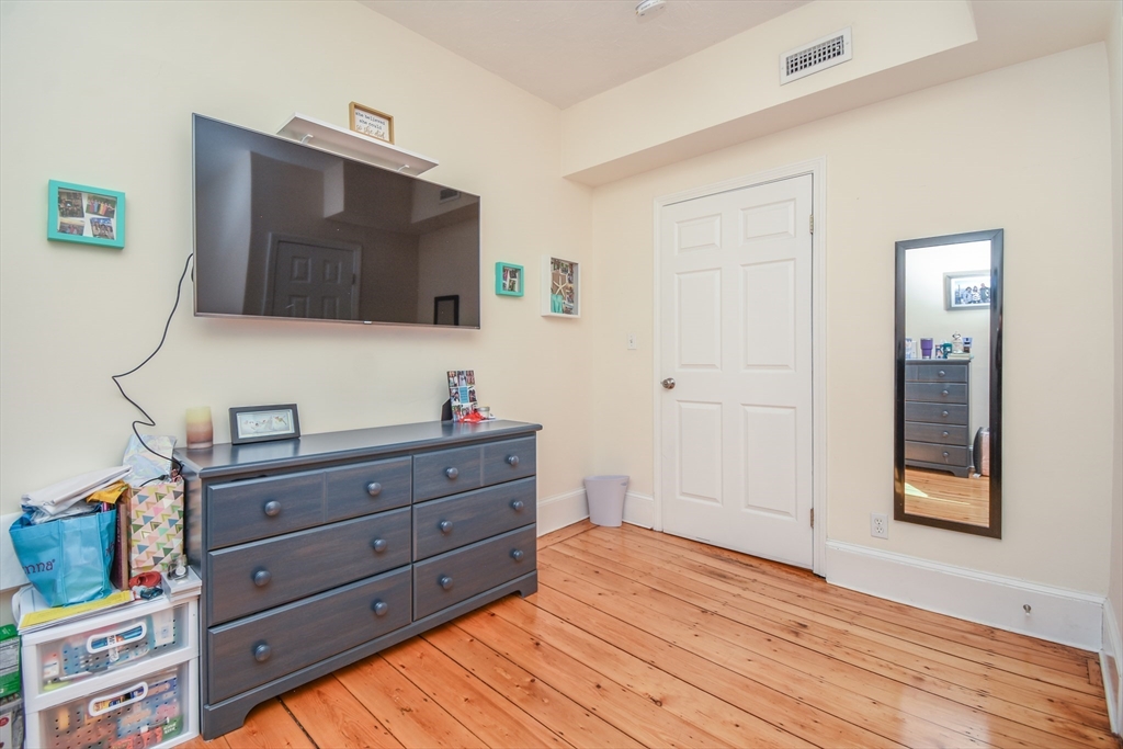 3 bed, 1 bath apartment for rent at 431 Faneuil St Unit 1C, Brighton — photo 13 of 19