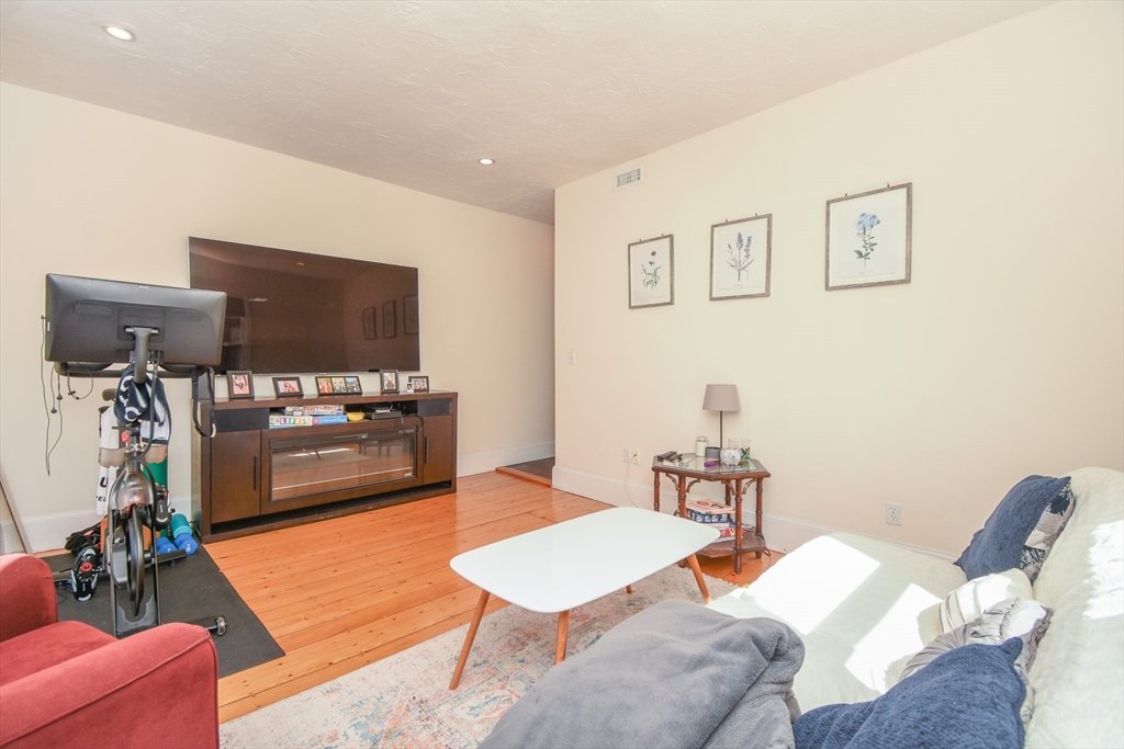 3 bed, 1 bath apartment for rent at 431 Faneuil St Unit 1C, Brighton — photo 7 of 19