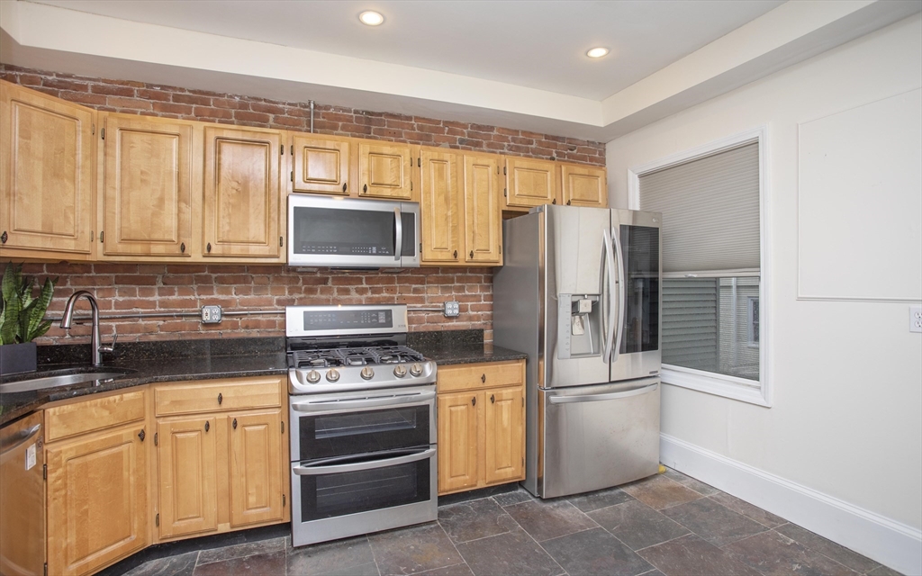 3 bed, 1 bath apartment for rent at 431 Faneuil St Unit 1C, Brighton — photo 5 of 19