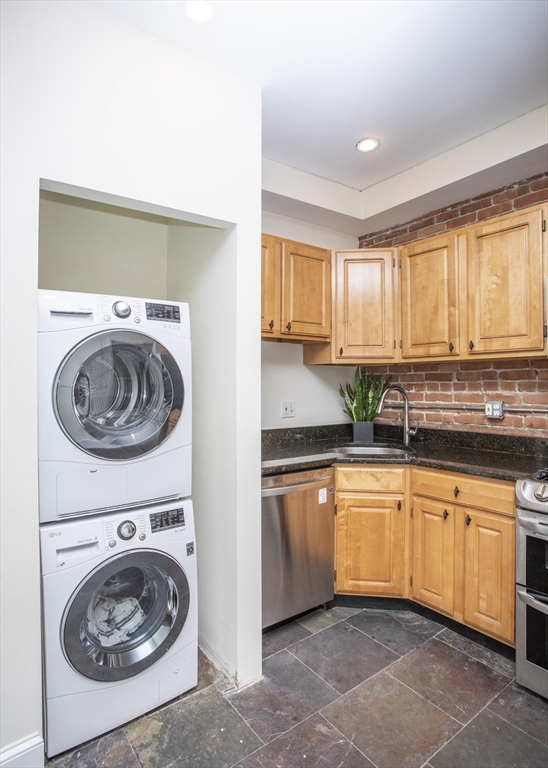 3 bed, 1 bath apartment for rent at 431 Faneuil St Unit 1C, Brighton — photo 4 of 19