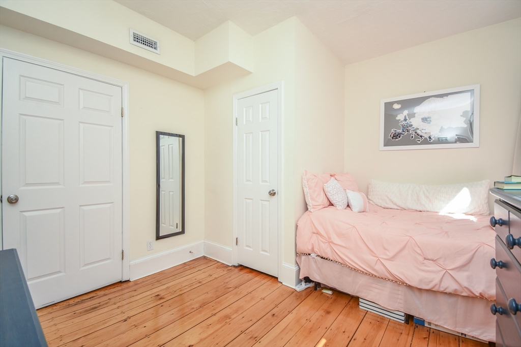 3 bed, 1 bath apartment for rent at 431 Faneuil St Unit 1C, Brighton — photo 12 of 19