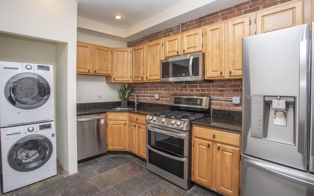3 bed, 1 bath apartment for rent at 431 Faneuil St Unit 1C, Brighton — photo 3 of 19