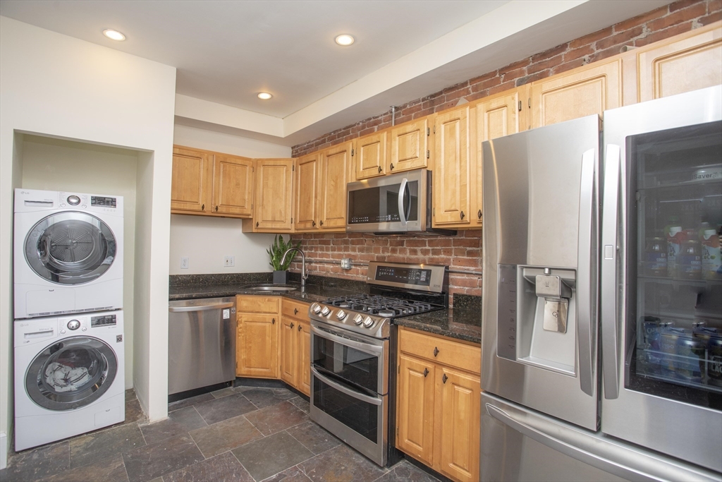 3 bed, 1 bath apartment for rent at 431 Faneuil St Unit 1C, Brighton — photo 6 of 19
