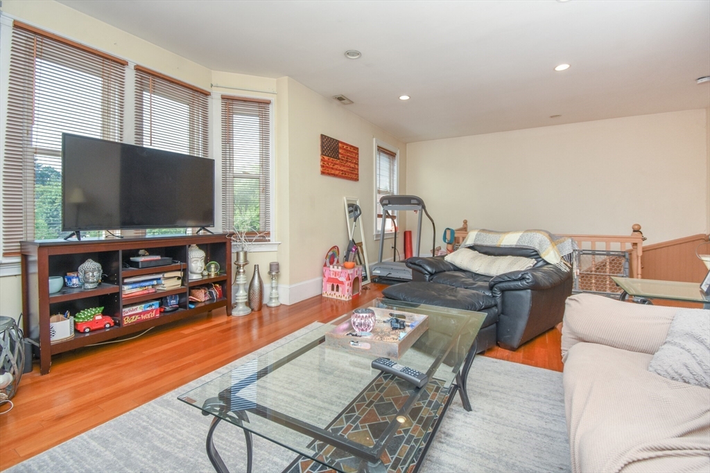 3 bed, 1 bath apartment for rent at 431 Faneuil Unit 2C, Brighton