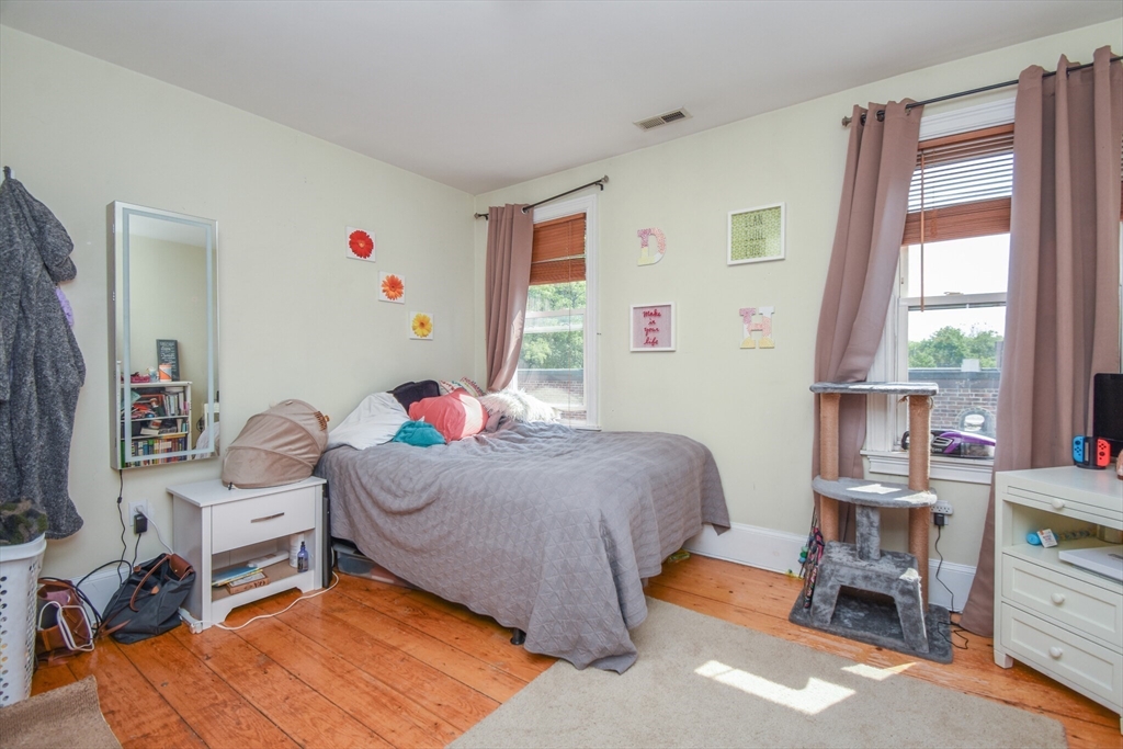 3 bed, 1 bath apartment for rent at 431 Faneuil Unit 2C, Brighton — photo 7 of 11