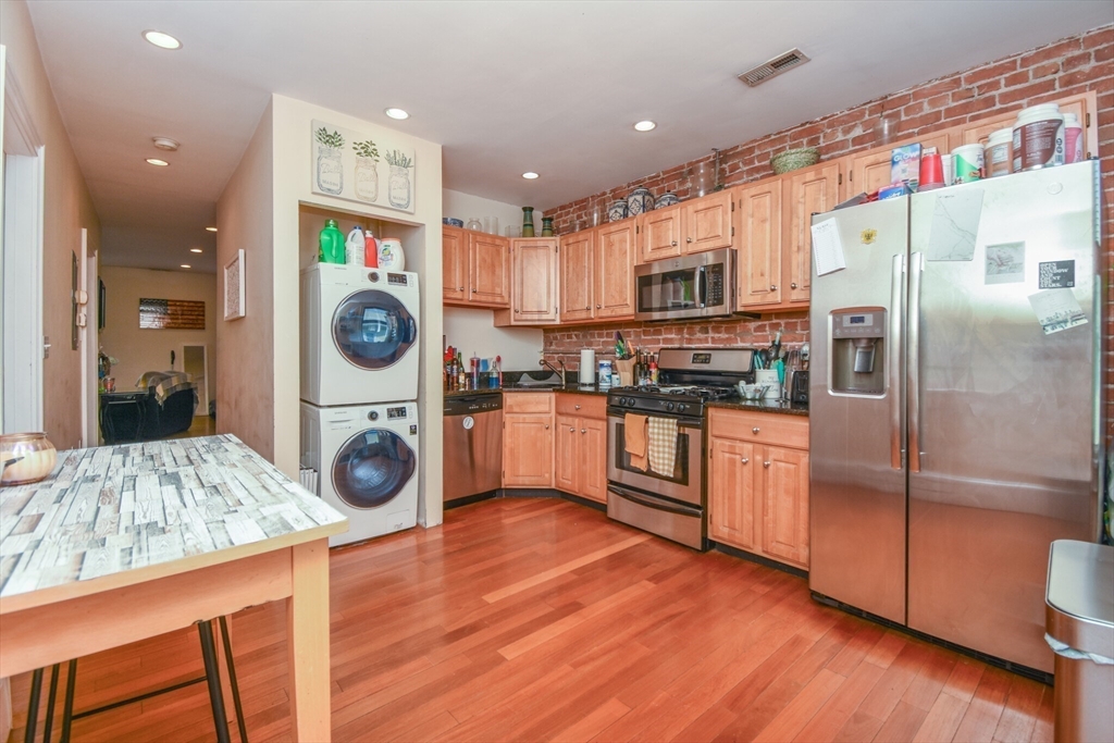 3 bed, 1 bath apartment for rent at 431 Faneuil Unit 2C, Brighton — photo 4 of 11