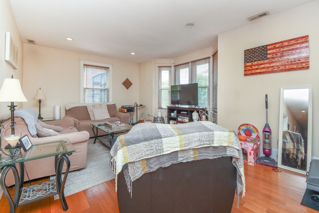 3 bed, 1 bath apartment for rent at 431 Faneuil Unit 2C, Brighton — photo 3 of 11