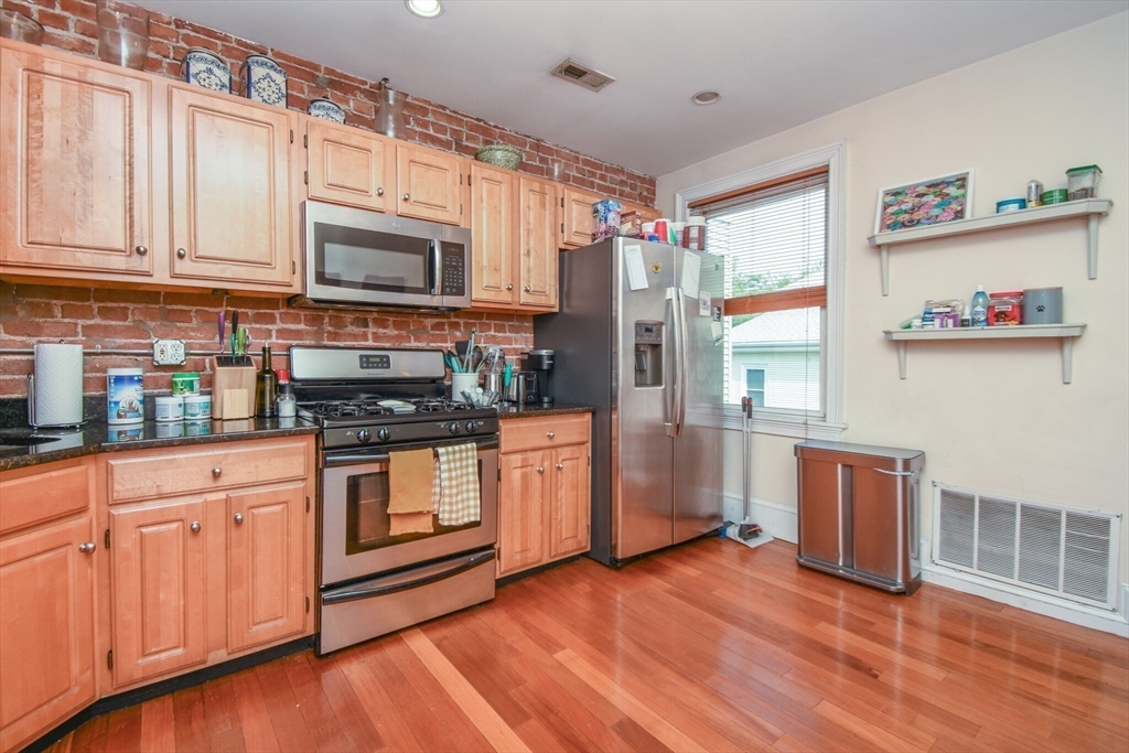 3 bed, 1 bath apartment for rent at 431 Faneuil Unit 2C, Brighton — photo 5 of 11