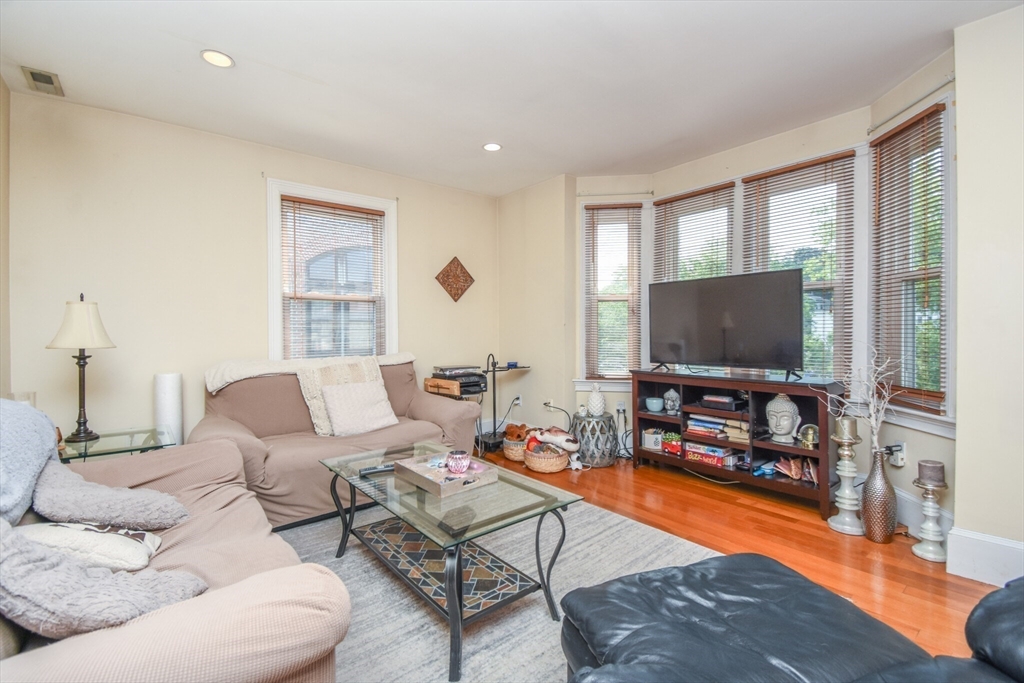 3 bed, 1 bath apartment for rent at 431 Faneuil Unit 2C, Brighton — photo 2 of 11