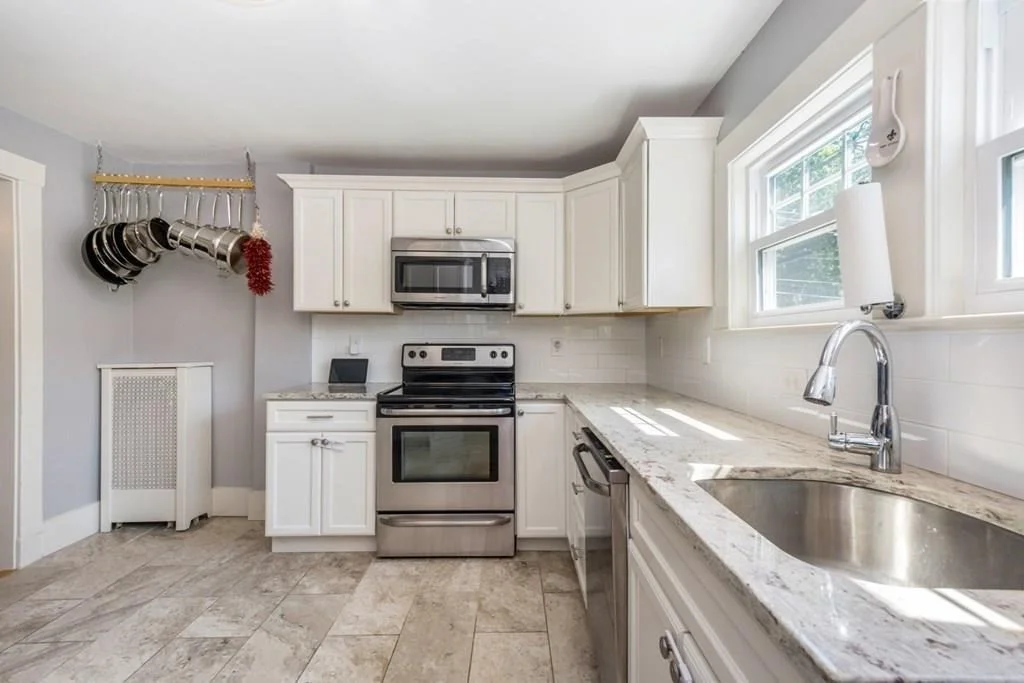 3 bed, 1 bath apartment for rent at 431 Fellsway E, Malden — photo 4 of 26