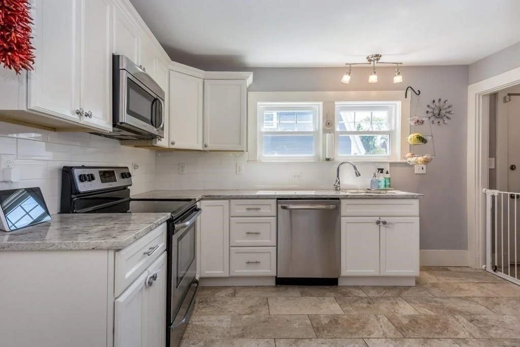 3 bed, 1 bath apartment for rent at 431 Fellsway E, Malden — photo 6 of 26