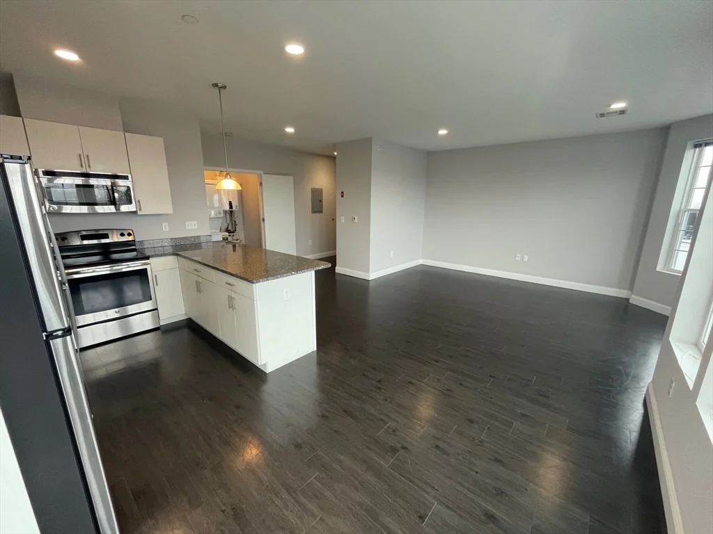 2 bed, 2 bath apartment for rent at 431 River St Unit 503, Waltham — photo 3 of 14