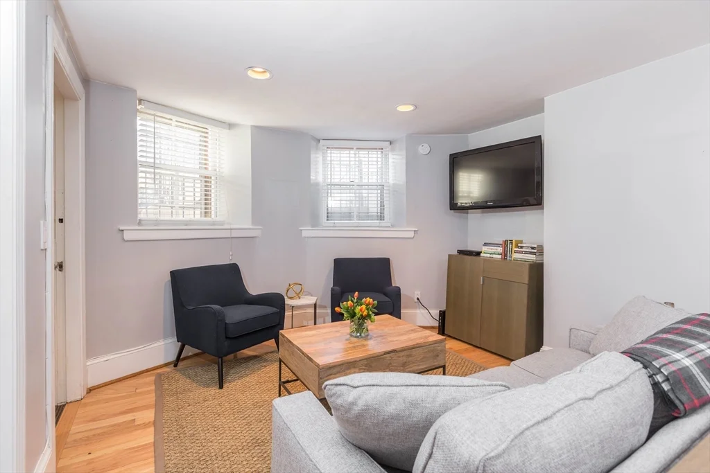 Studio bed, 1 bath apartment for rent at 431 Shawmut Ave Unit 1, South End — photo 3 of 7