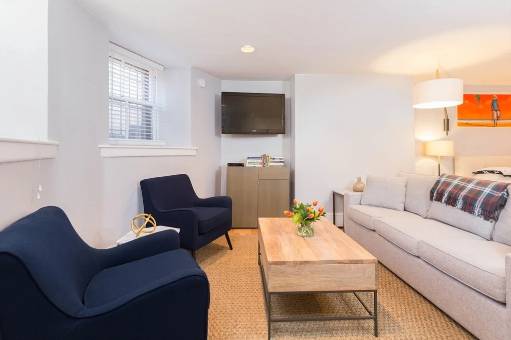 Studio bed, 1 bath apartment for rent at 431 Shawmut Ave Unit 1, South End — photo 2 of 7