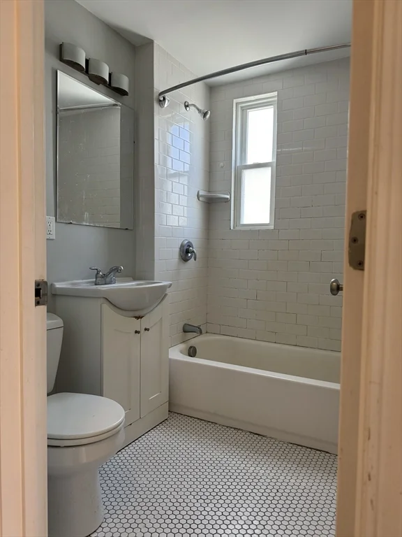 3 bed, 1 bath apartment for rent at 431 Somerville Ave Unit 2, Somerville — photo 8 of 11