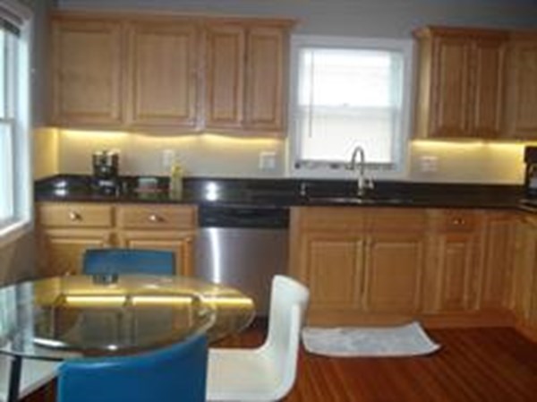 2 bed, 2 bath apartment for rent at 431 Trapelo Unit 3, Belmont — photo 3 of 9