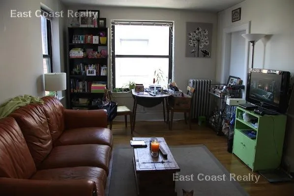 1 bed, 1 bath apartment for rent at 431A Broadway Unit 14, Winter Hill — photo 1 of 11