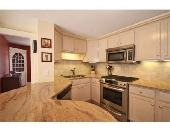 4 bed, 2 bath apartment for rent at 433 Adams St Unit 433, East Milton — photo 8 of 18
