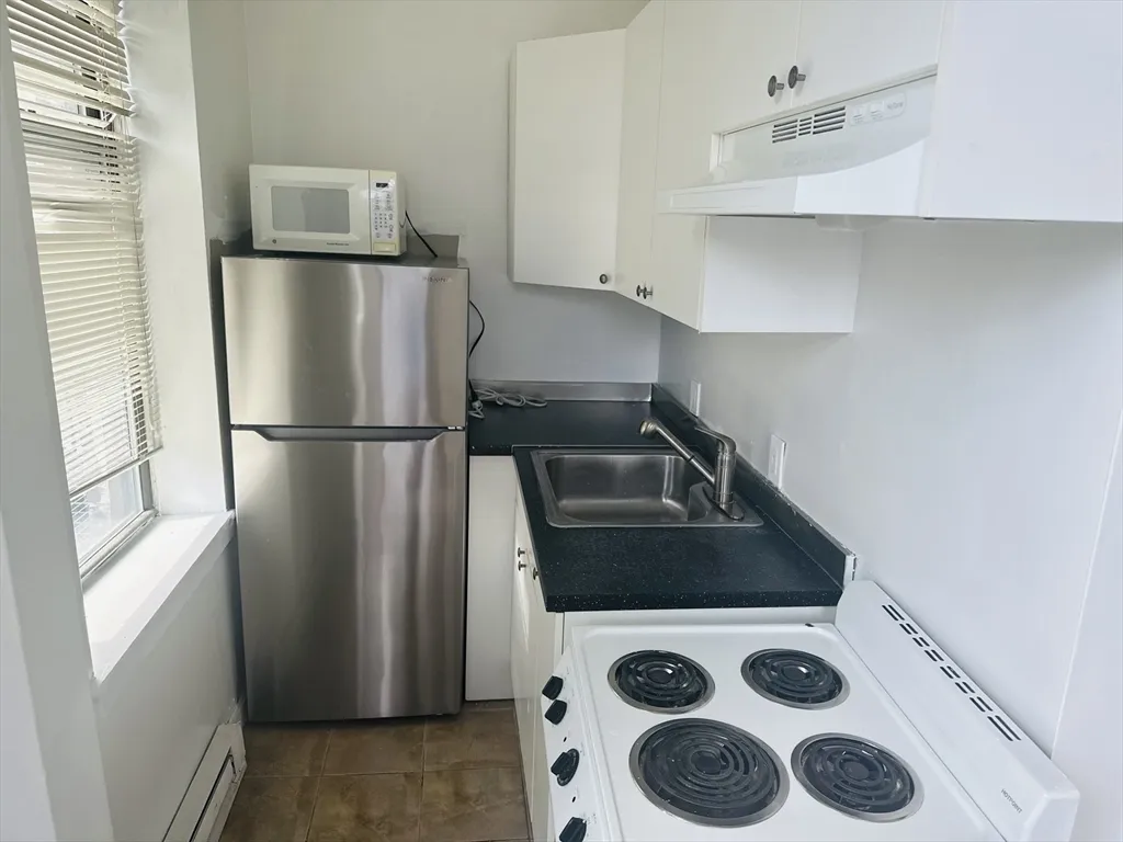 1 bed, 1 bath apartment for rent at 433 Massachusetts Ave Unit 1R, Roxbury — photo 2 of 5