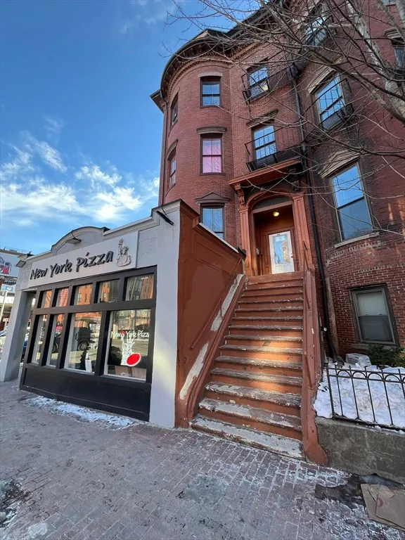 1 bed, 1 bath apartment for rent at 433 Massachusetts Ave Unit 2F, Roxbury