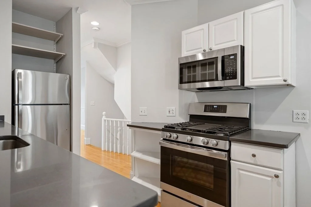 2 bed, 1.5 bath apartment for rent at 433 W 4th St Unit 1, South Boston — photo 4 of 19
