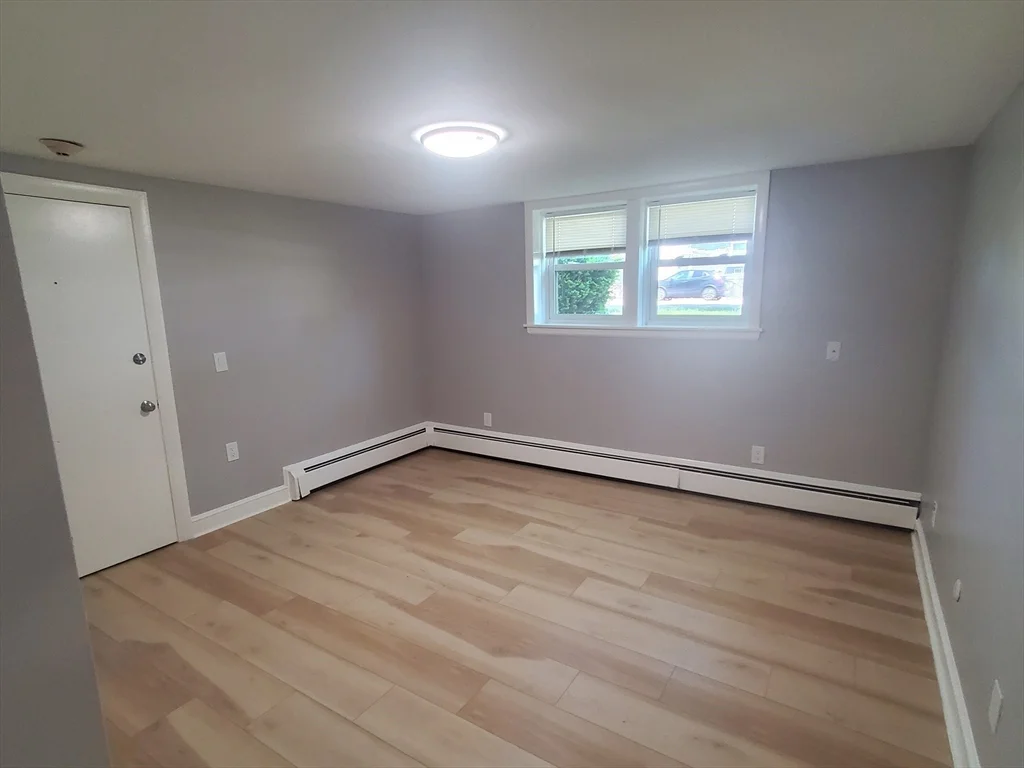 1 bed, 1 bath apartment for rent at 433A Sea St Unit 1, Quincy — photo 3 of 11
