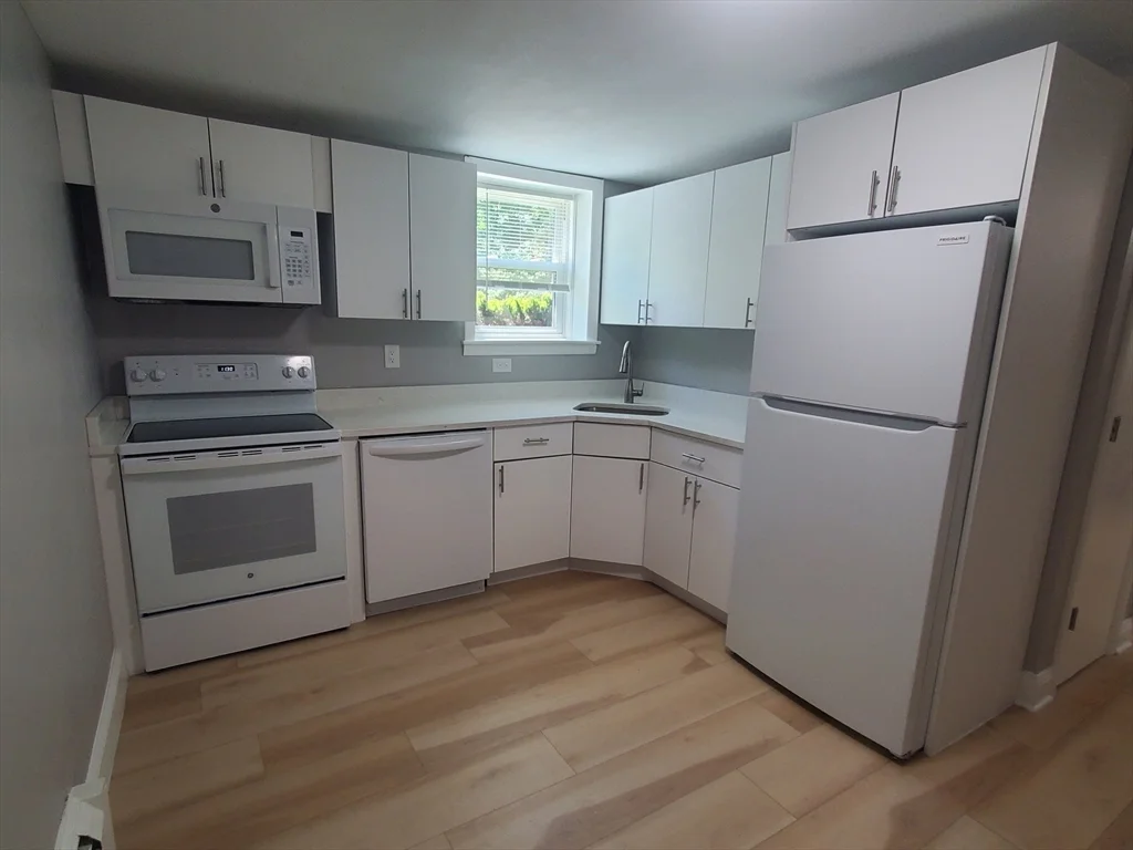 1 bed, 1 bath apartment for rent at 433A Sea St Unit 1, Quincy