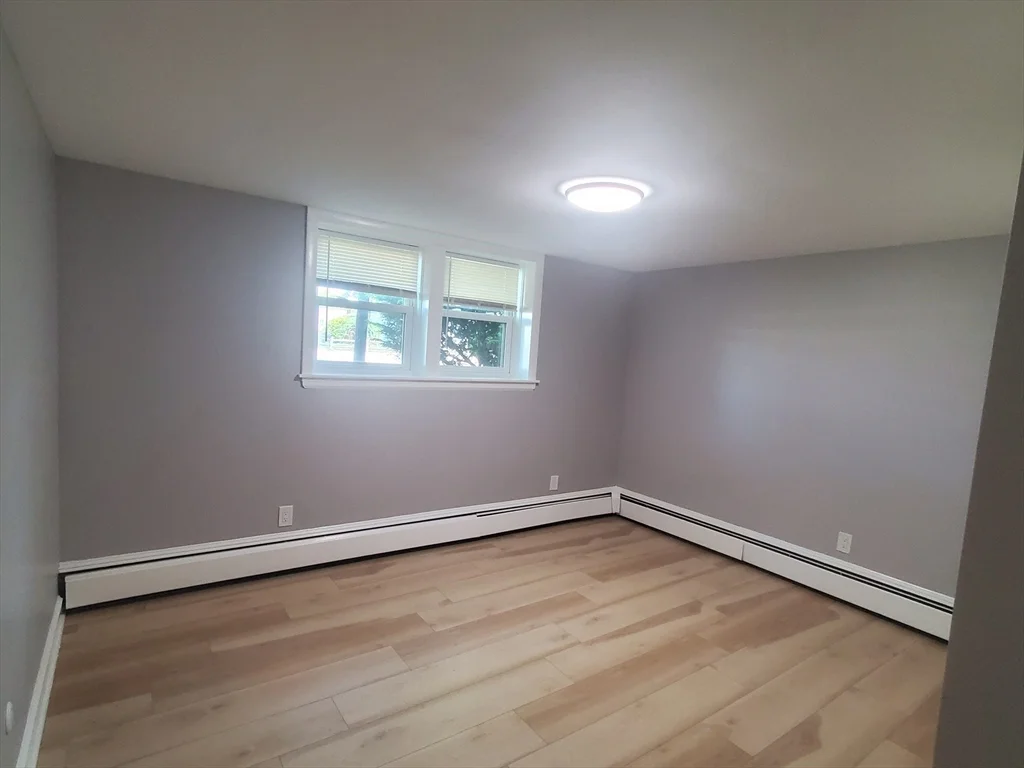 1 bed, 1 bath apartment for rent at 433A Sea St Unit 1, Quincy — photo 4 of 11