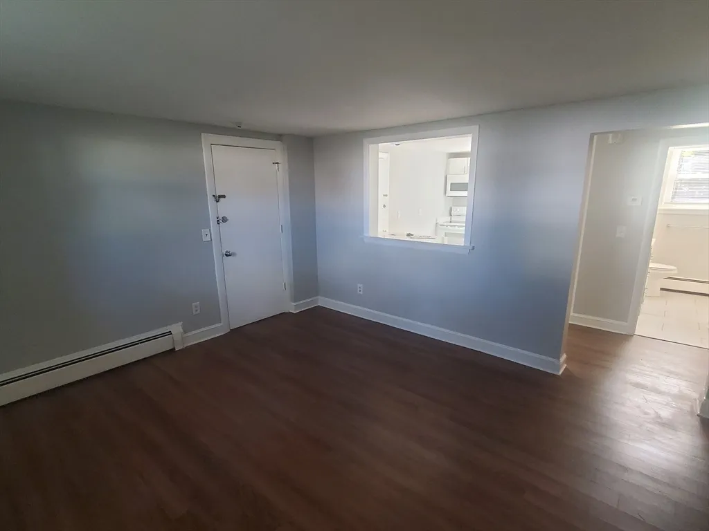 1 bed, 1 bath apartment for rent at 433A Sea St Unit 2, Quincy — photo 4 of 12