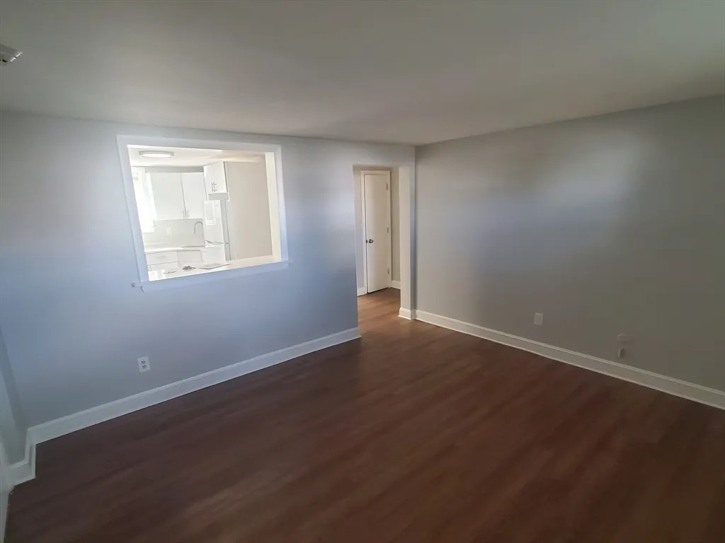 1 bed, 1 bath apartment for rent at 433A Sea St Unit 2, Quincy — photo 3 of 12