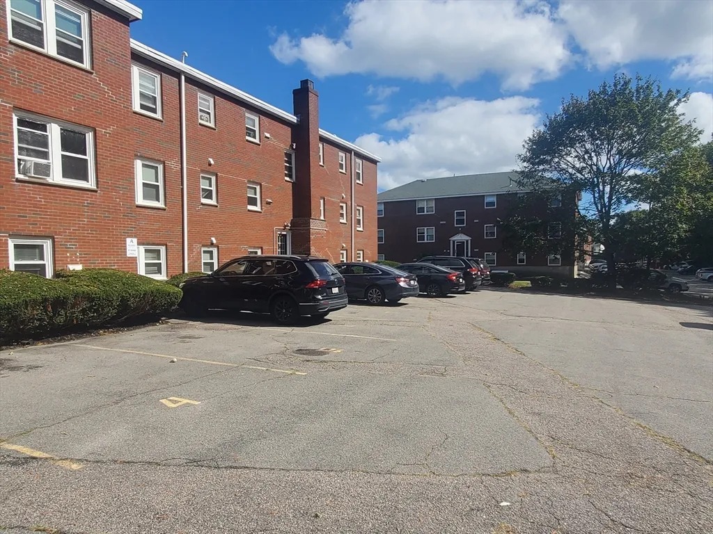 1 bed, 1 bath apartment for rent at 433A Sea St Unit 2, Quincy — photo 11 of 12