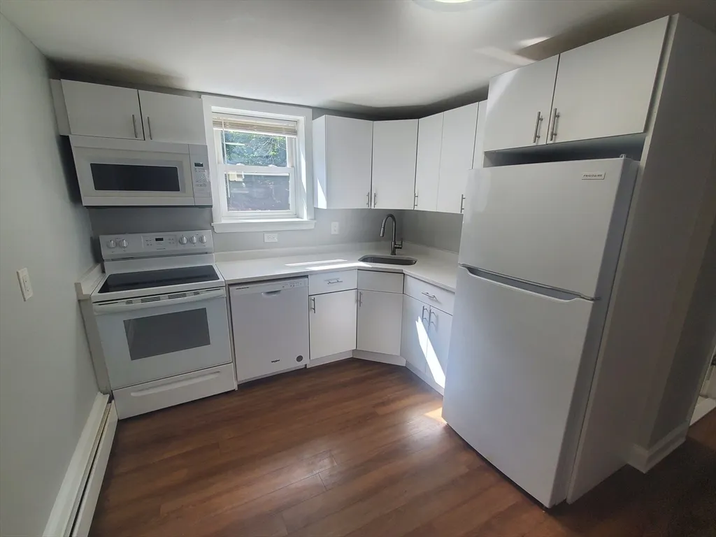 1 bed, 1 bath apartment for rent at 433A Sea St Unit 2, Quincy