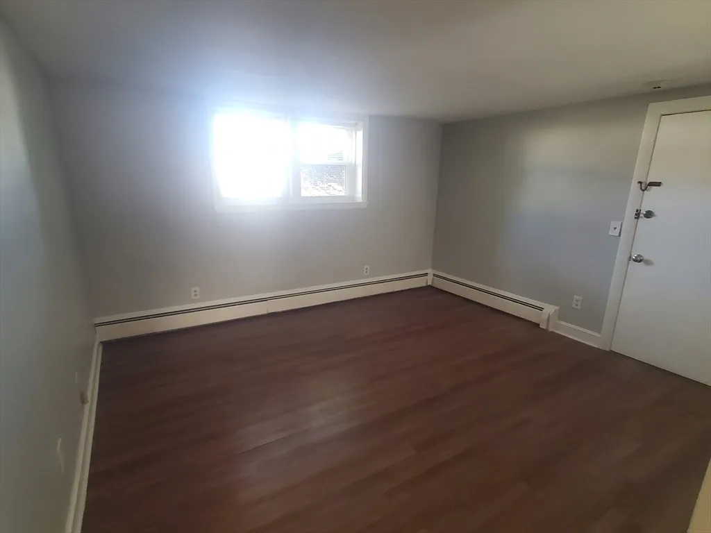 1 bed, 1 bath apartment for rent at 433A Sea St Unit 2, Quincy — photo 5 of 12