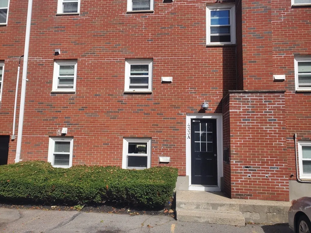 1 bed, 1 bath apartment for rent at 433A Sea St Unit 2, Quincy — photo 12 of 12