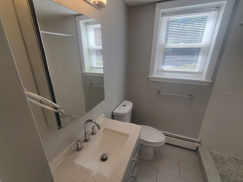 1 bed, 1 bath apartment for rent at 433A Sea St Unit 2, Quincy — photo 8 of 12