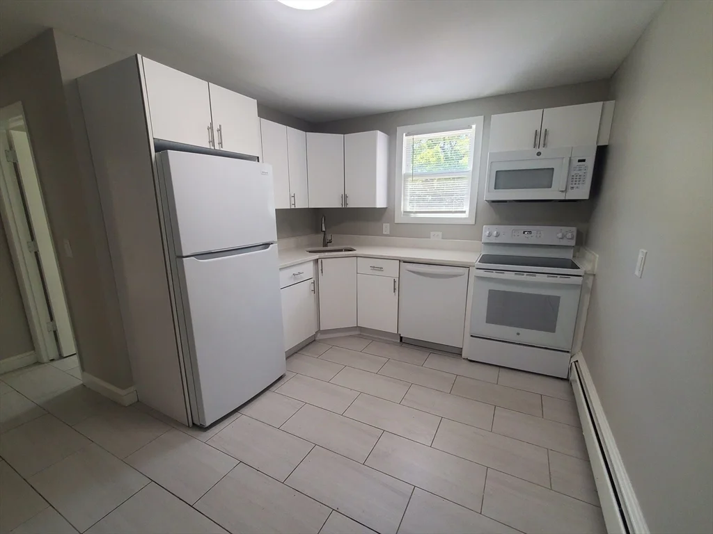 2 bed, 1 bath apartment for rent at 433A Sea St Unit 3, Adams Shore
