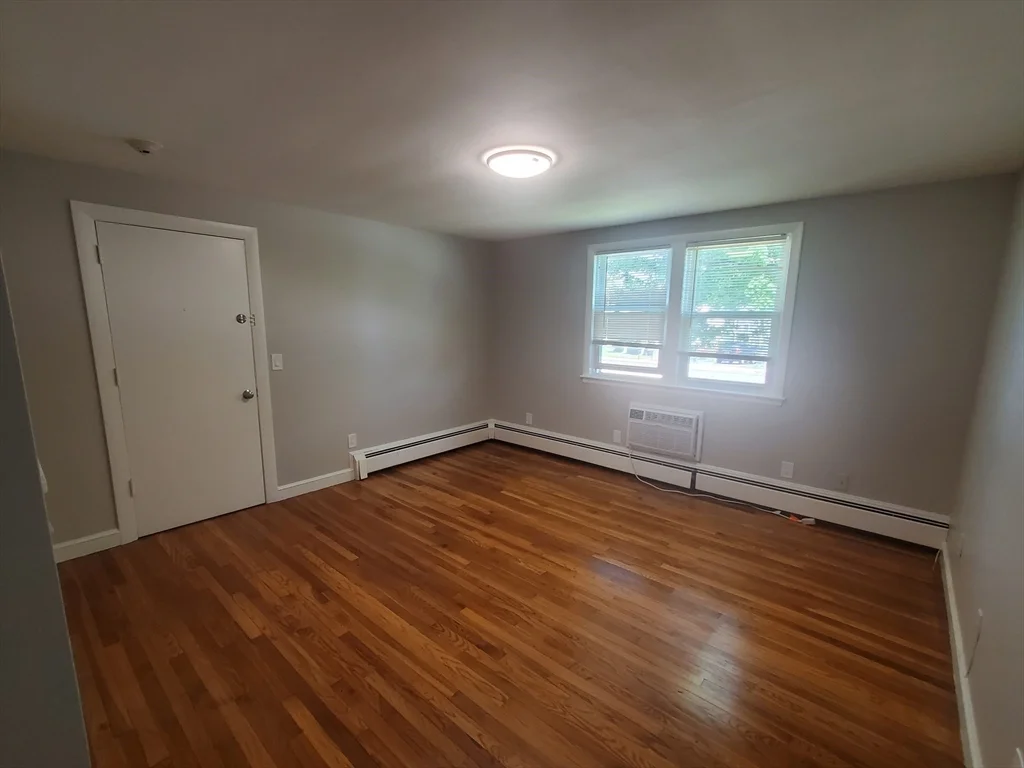2 bed, 1 bath apartment for rent at 433A Sea St Unit 3, Adams Shore — photo 4 of 16