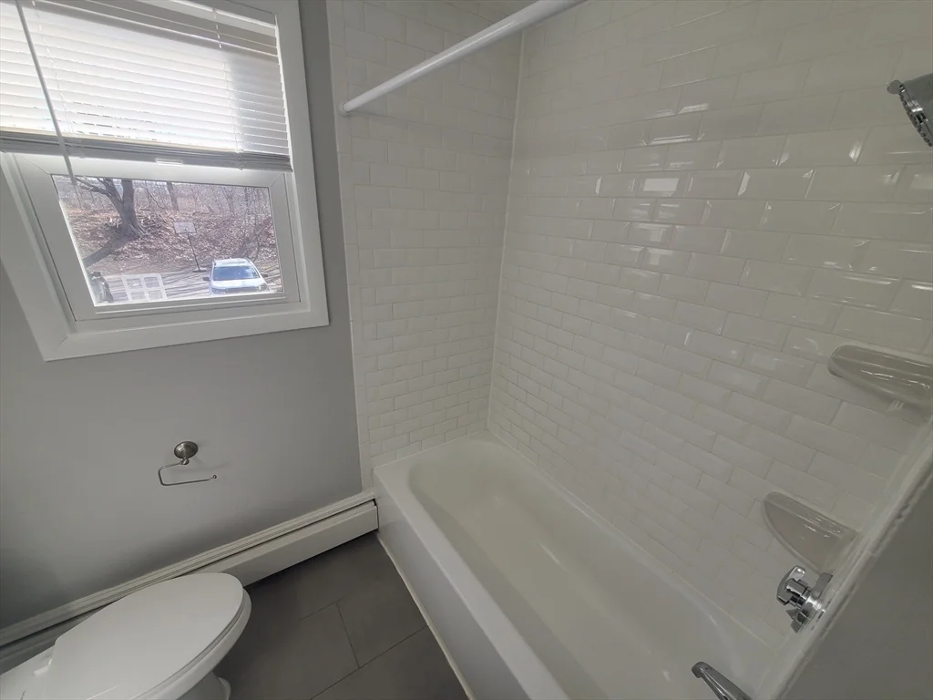 2 bed, 1 bath apartment for rent at 433A Sea St Unit 4, Adams Shore — photo 13 of 16