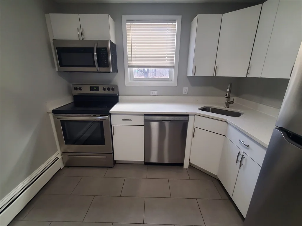 2 bed, 1 bath apartment for rent at 433A Sea St Unit 4, Adams Shore — photo 2 of 16