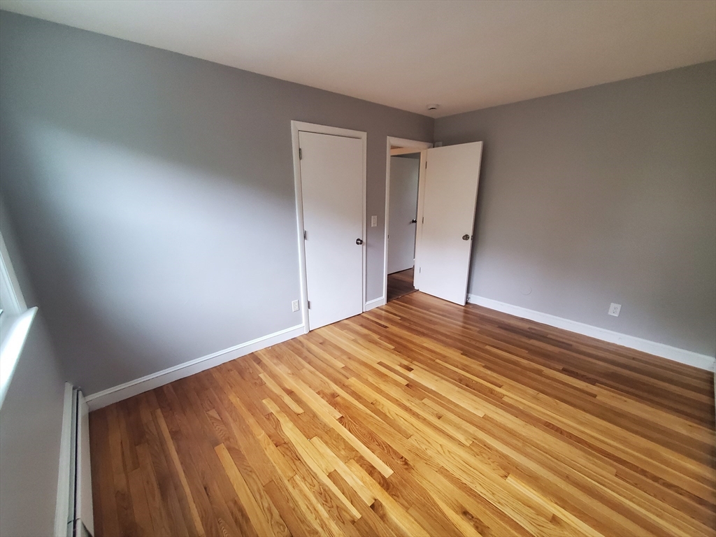 2 bed, 1 bath apartment for rent at 433A Sea St Unit 5, Quincy — photo 6 of 13