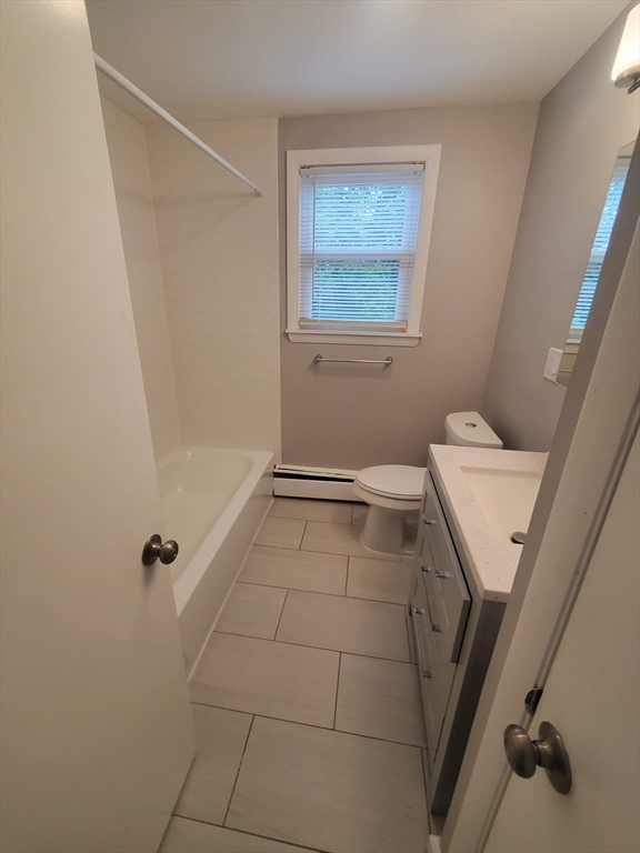 2 bed, 1 bath apartment for rent at 433A Sea St Unit 5, Quincy — photo 10 of 13