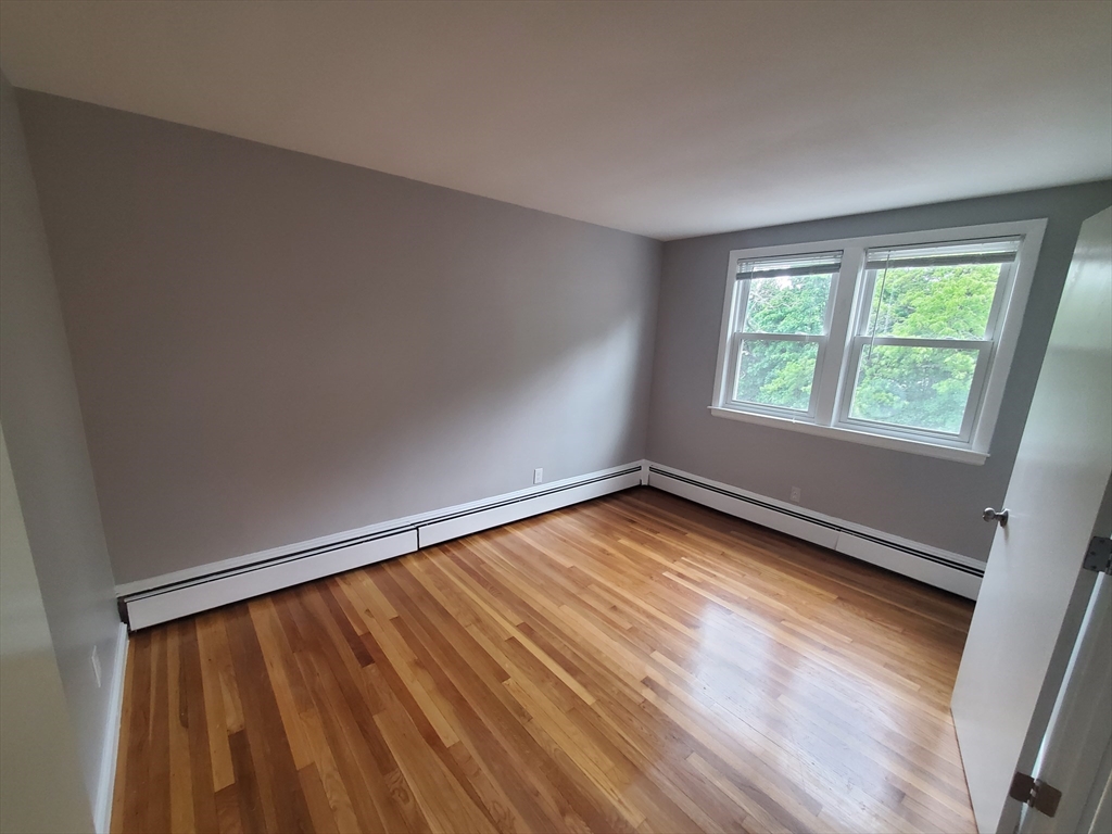 2 bed, 1 bath apartment for rent at 433A Sea St Unit 5, Quincy — photo 7 of 13