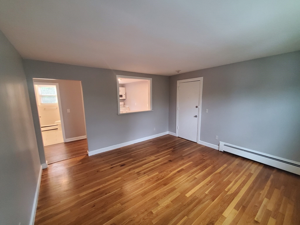 2 bed, 1 bath apartment for rent at 433A Sea St Unit 5, Quincy — photo 4 of 13