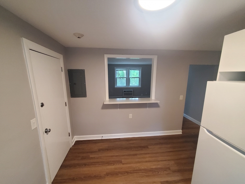 2 bed, 1 bath apartment for rent at 433A Sea St Unit 5, Quincy — photo 3 of 13
